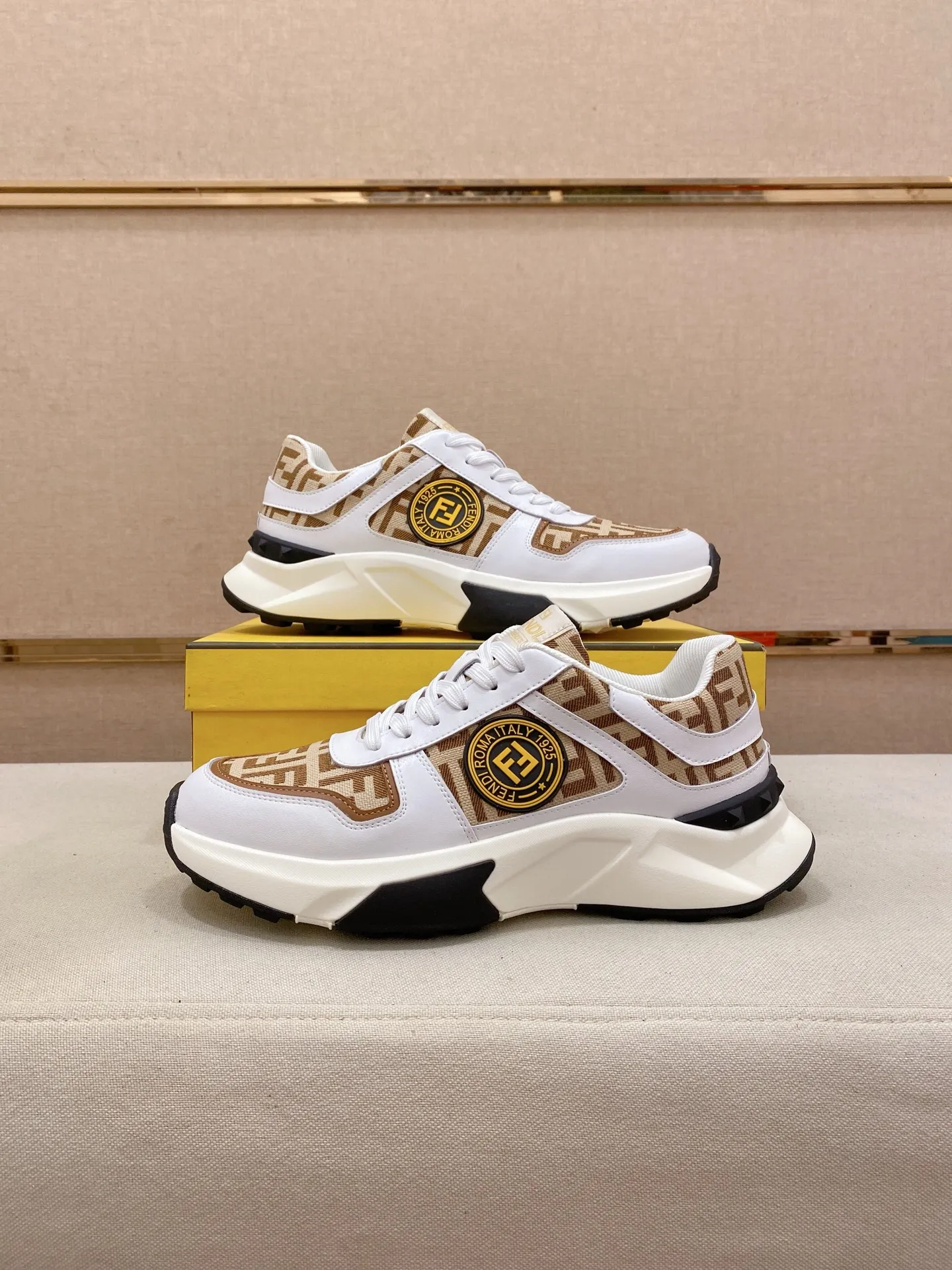 Men's shoes 💰 462💰 (fendi) New style 👊🏻 upper 🇮🇹 imported cowhide fabric 🇩🇪 lining imported sheepskin lining. The original outsole is molded to highlight the identity of every man, and the upper foot is elegant and stable🚶🏻🚶🏻The high-end custom counters reproduce the original version📯No matter the wind or rain, the shoe last remains unchanged and can withstand the verification of time🔍️,🔵 Size: 38-44